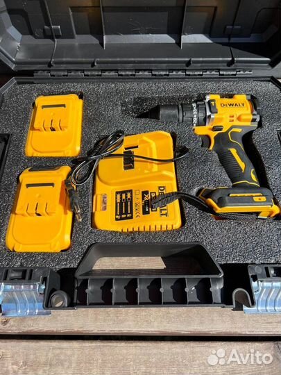 Шуруповерт dewalt 18v новый