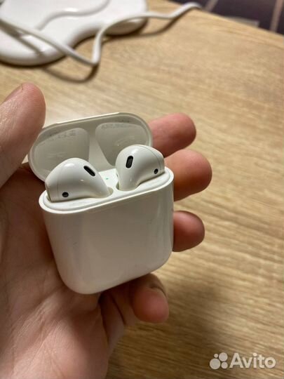Airpods 1 поколения