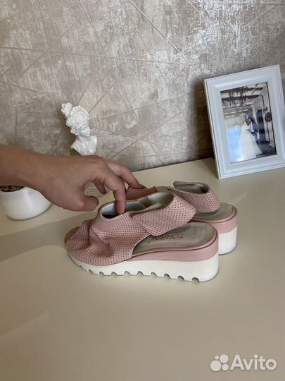 Сандалии zara