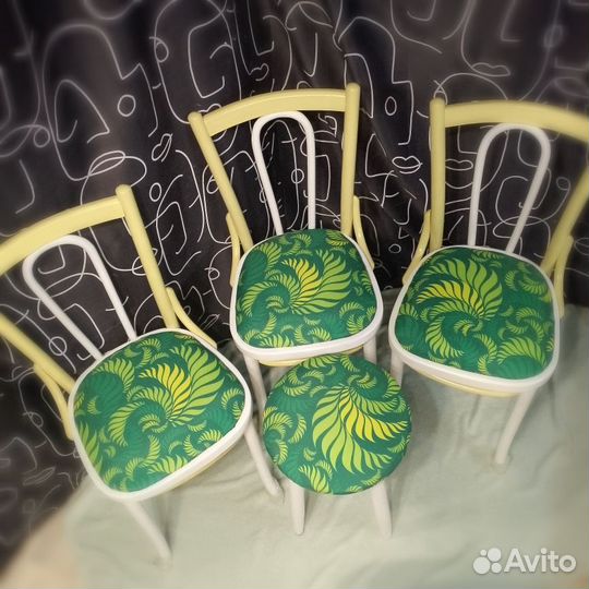 Кухонный стол и стулья