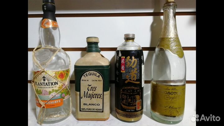 Пустые бутылки из разного алкоголя