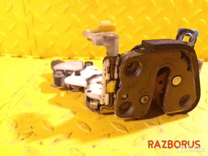 Замок двери перед.левой Nissan Primera P10 90-96
