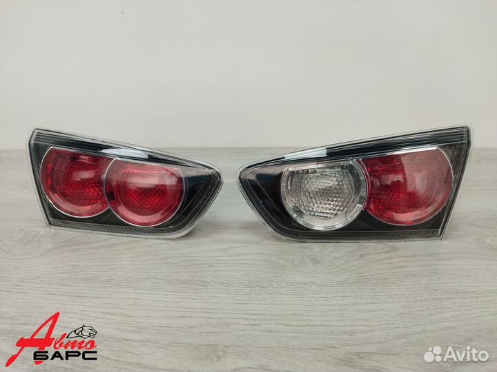 Фонарь внутренний Mitsubishi Lancer X черный