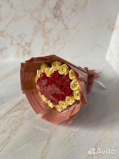 Шоколадное сердце из роз