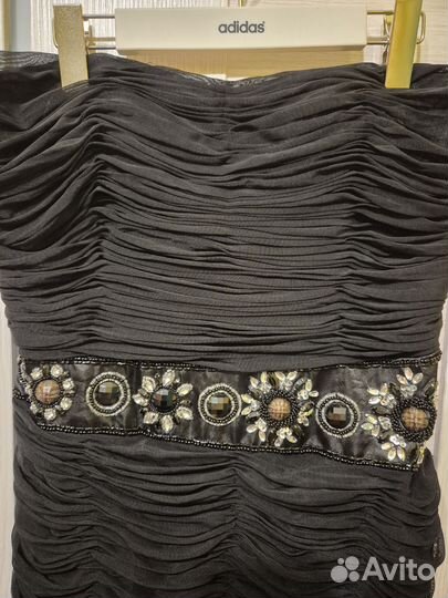 Вечернее нарядное платье без бретелек.Короткое