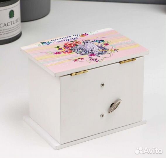 Музыкальная шкатулка из дерева