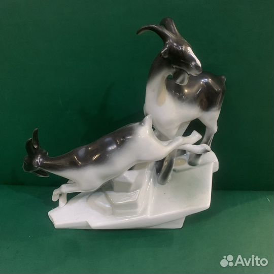 Статуэтка фарфор 
