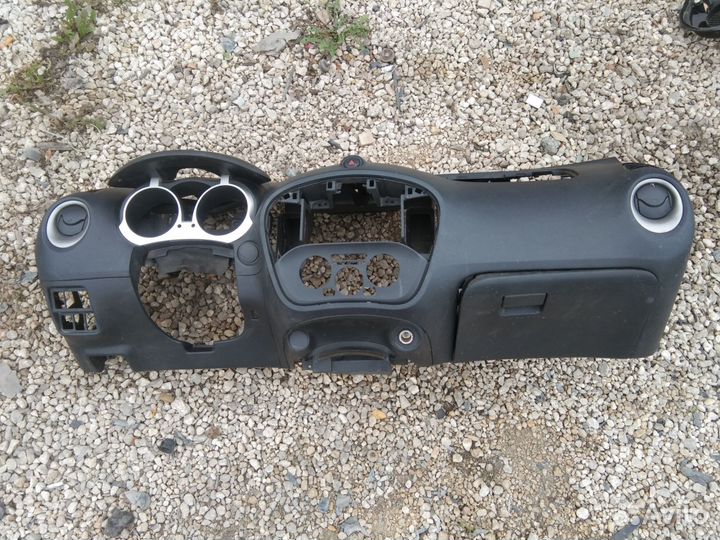 Панель Ниссан Жук