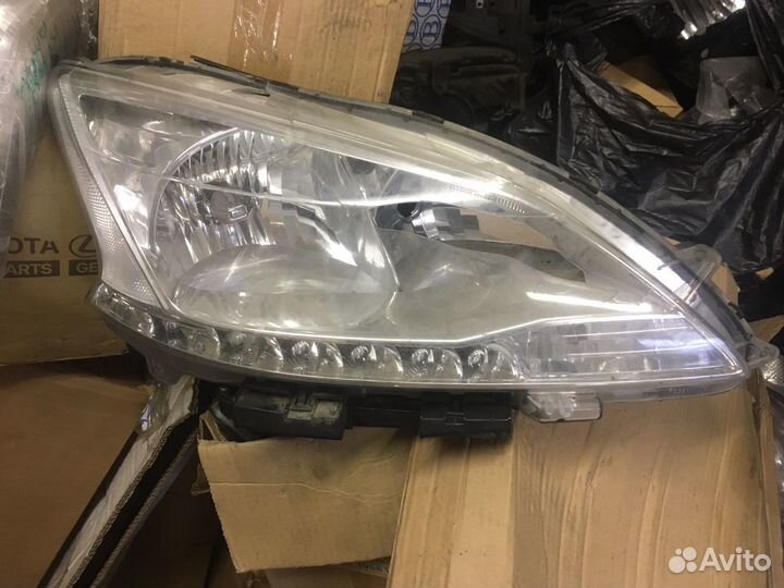 Ниссан Сентра фара правая битая оригинал