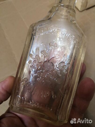 Бутылек старинный, стекло