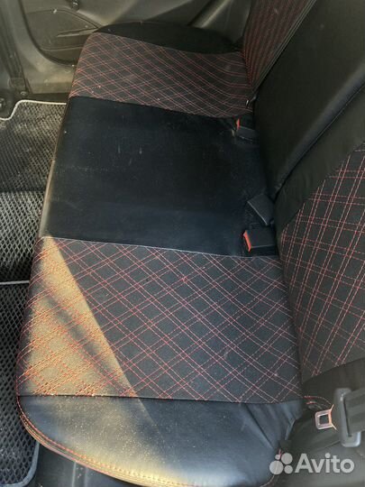 Автомобильные чехлы на Лада Веста