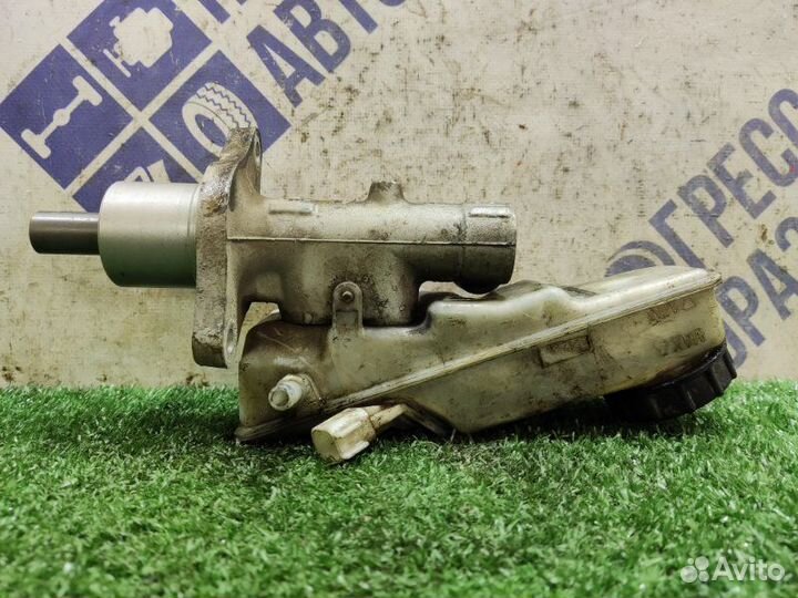 Главный тормозной цилиндр Ford Focus 2 седан 1.6