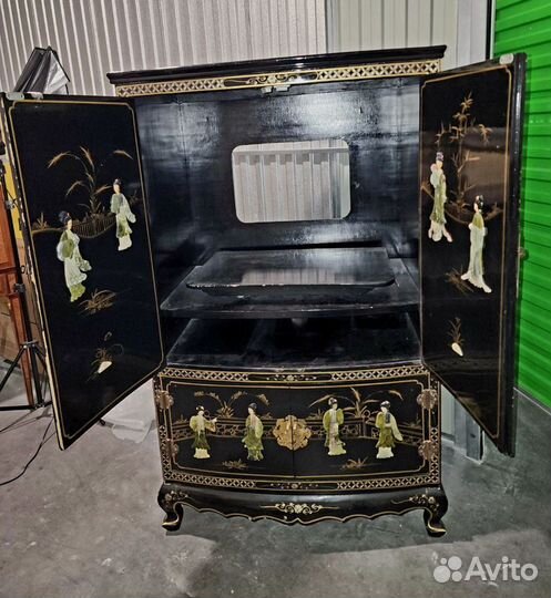 Старинный шкаф Китайский