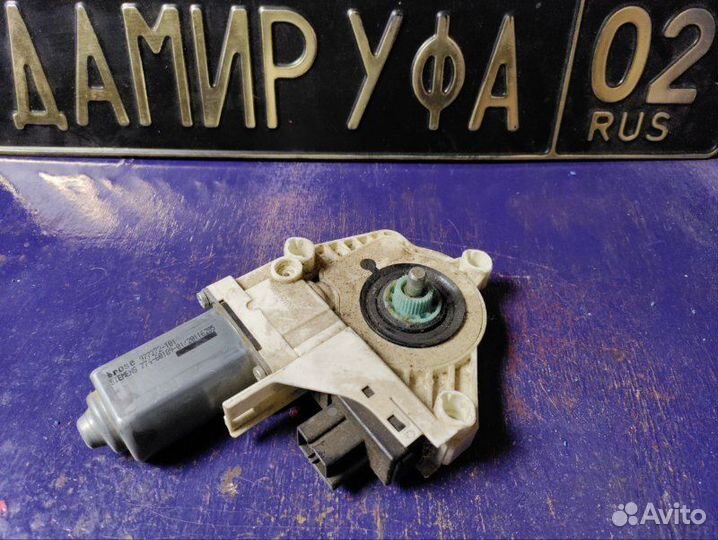 Мотор стеклоподъемника правый Audi Q7 4LB