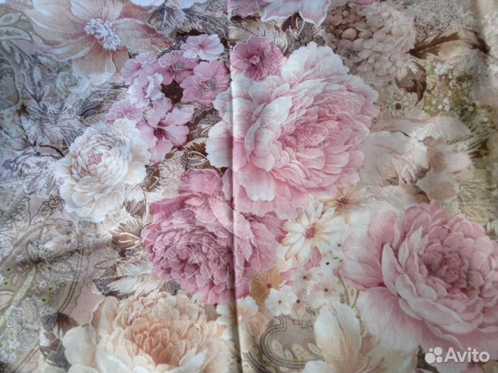 Комплект из двух штор, новые.Блэкаут, разные