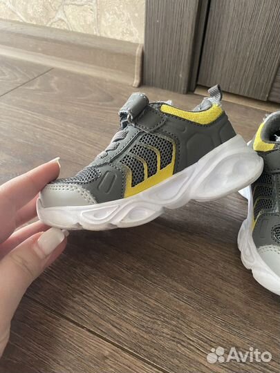 Кроссовки детские 23 размер