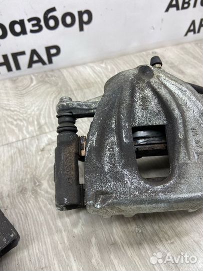 Суппорта и диски передняя Toyota Avensis T25