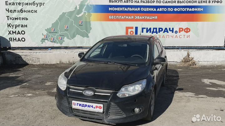 Накладка декоративная кулисы кпп Ford Focus 3 1837024. Царапины