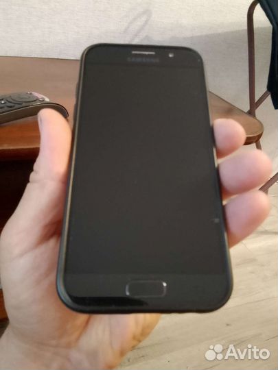 Телефон Samsung A520 2017