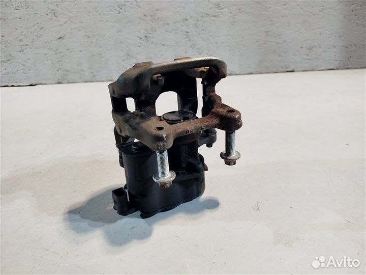 Суппорт задний левый Mercedes Cla-Class W118 M282