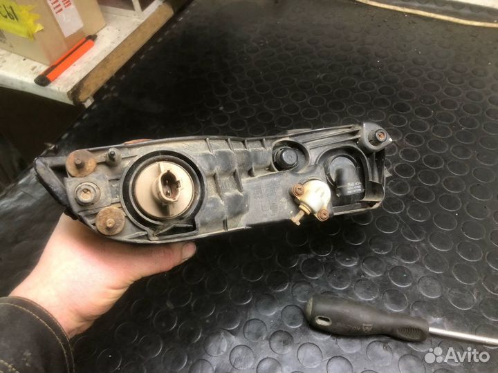 Фара противотуманная левая Ssangyong Rexton 1