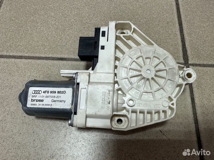 Моторчик стеклоподъемника правый Audi A6 Ауди A6