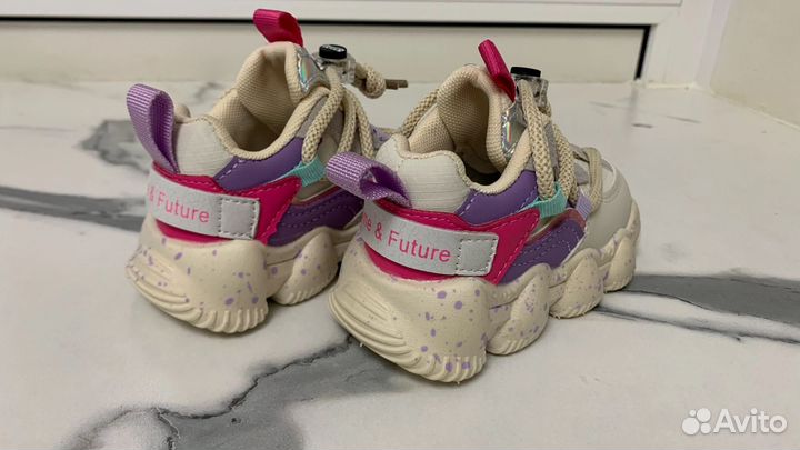 Кроссовки для девочки новые 22 размер
