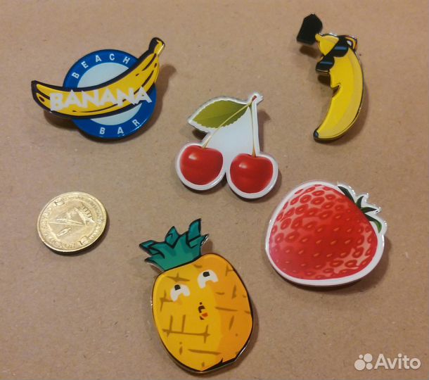 Значки (пластик,металл ) /броши