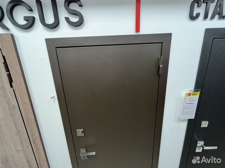 Входная дверь чёрная argus