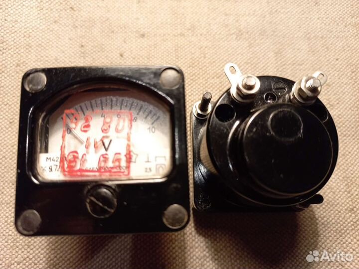 Вольтметр стрелочный
