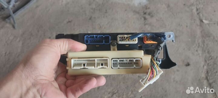 Блок управления климат-контролем Toyota Vista V30