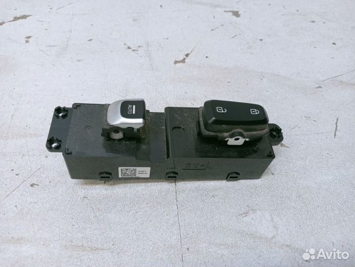 Кнопка стеклоподъемника передняя правая Kia Optima