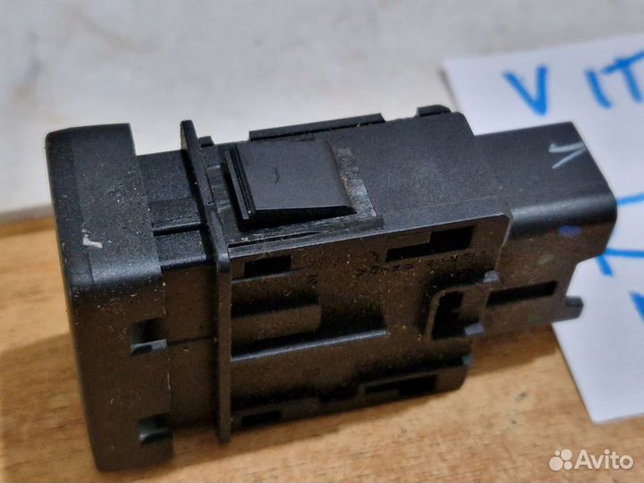 Кнопка парктроника Сузуки Витара 2015 год