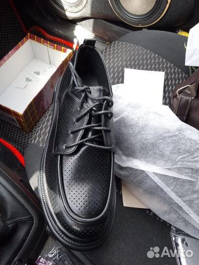 Кроссовки женские