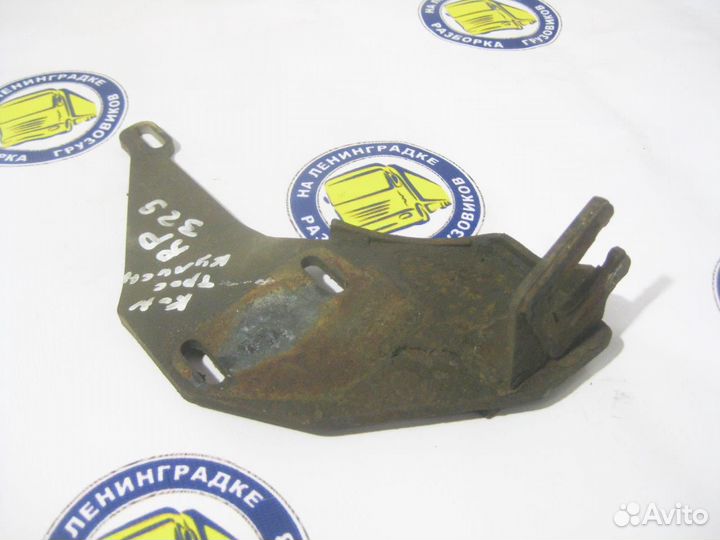 Кронштейн тросов кпп 7421275804 renault trucks, Pr