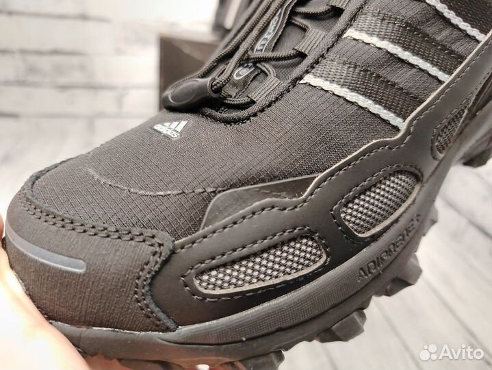 Утепленые кроссовки Adidas непромокаемые