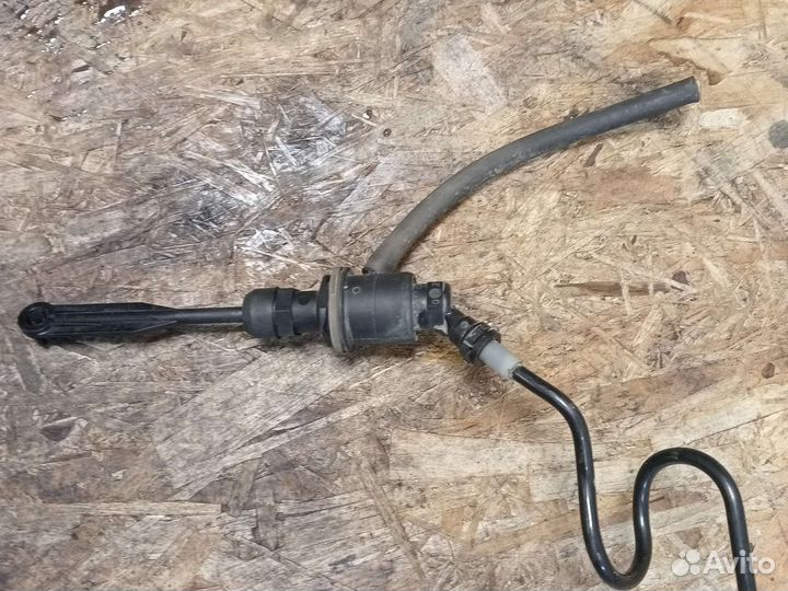 Главный цилиндр сцепления Renault Duster 1