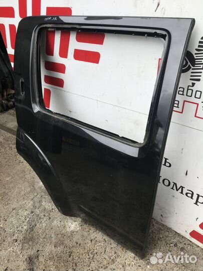 Дверь задняя правая Nissan Pathfinder