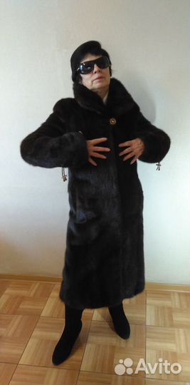 Продаю шубу норковую. Новую
