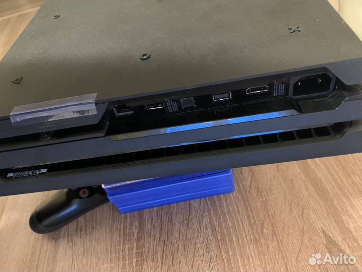 Sony Playstation 4 Pro 1000гб 2 геймпада