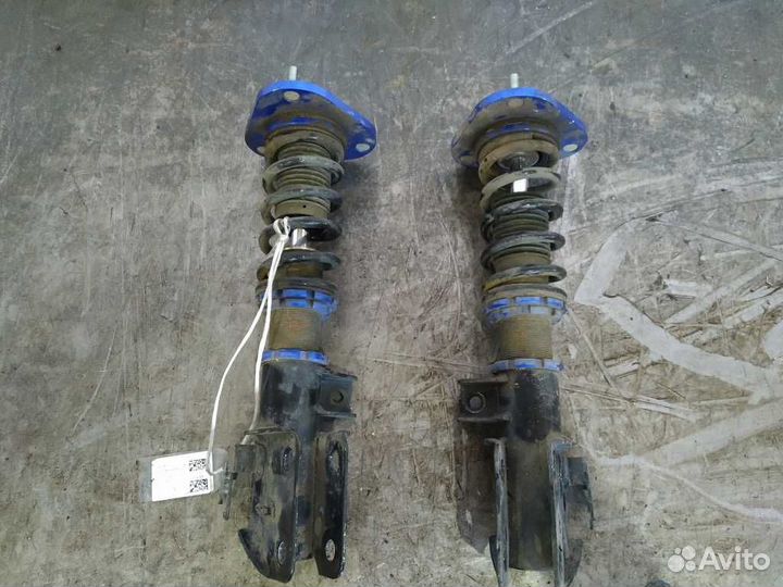 Стойка ходовки toyota prius ZVW30 ZVW35 передняя з