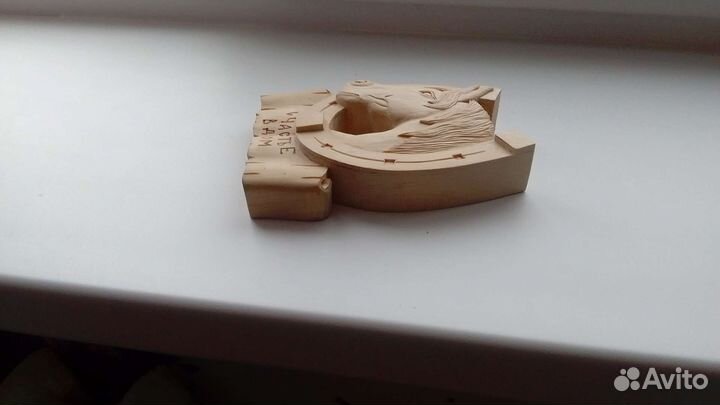 Подкова с лошадью на заказ