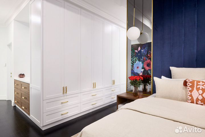 Шкаф распашной узкий