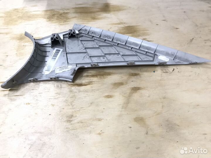 Обшивка задней стойки Octavia A7