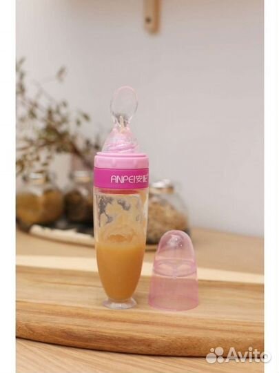 Силиконовая бутылка с ложкой для первого прикорма