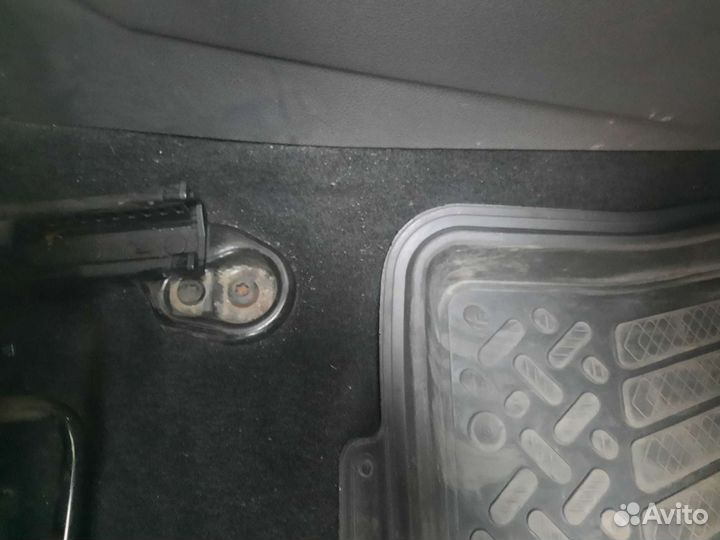 Накладки креплений передних сидений Форд фокус 3