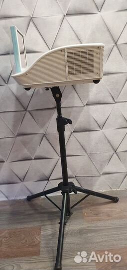 Panasonic PT-CW240. Проектор с экраном