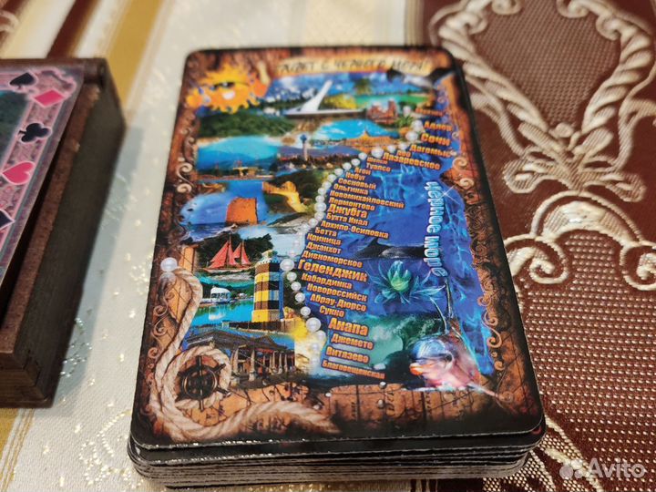 Карты игральные сувенирные в деревянной коробке