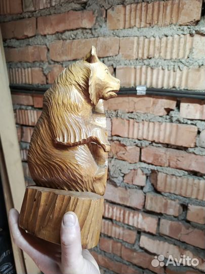 Резной медведь из дерева