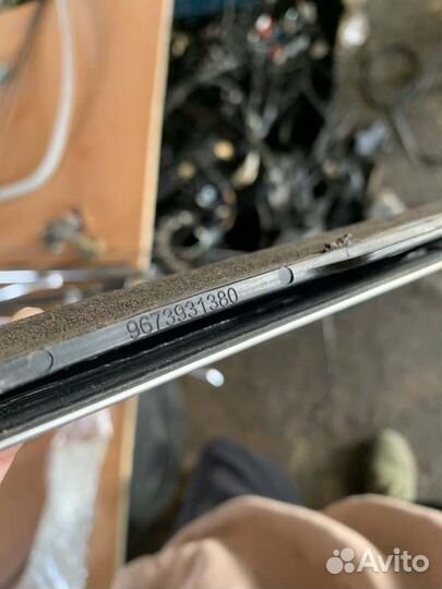 Накладка двери передняя правая Peugeot 208 хетчбек